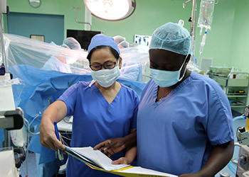 Une infirmière sénégalaise en formation au Vietnam