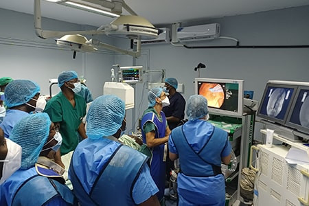 Endoscopie digestive : l'équipe présente lors d'une opération à l'hôpital principal de Dakar