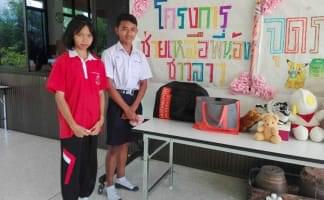 mobilisation d ecoliers thailandais pour le laos