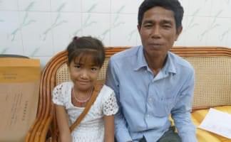 sokha  operee du cœur au cambodge