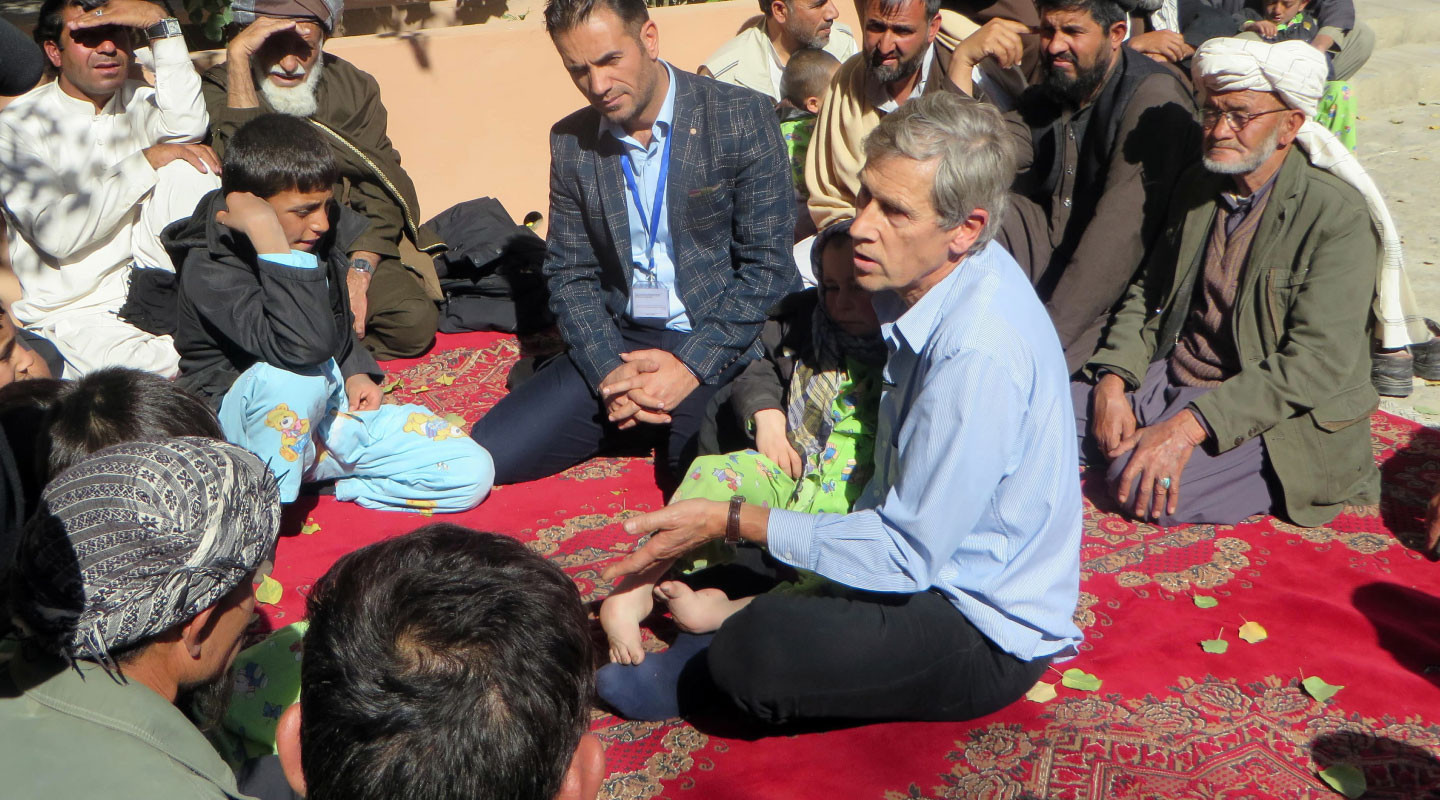 A father with his daughter at the IMFE in Kabul