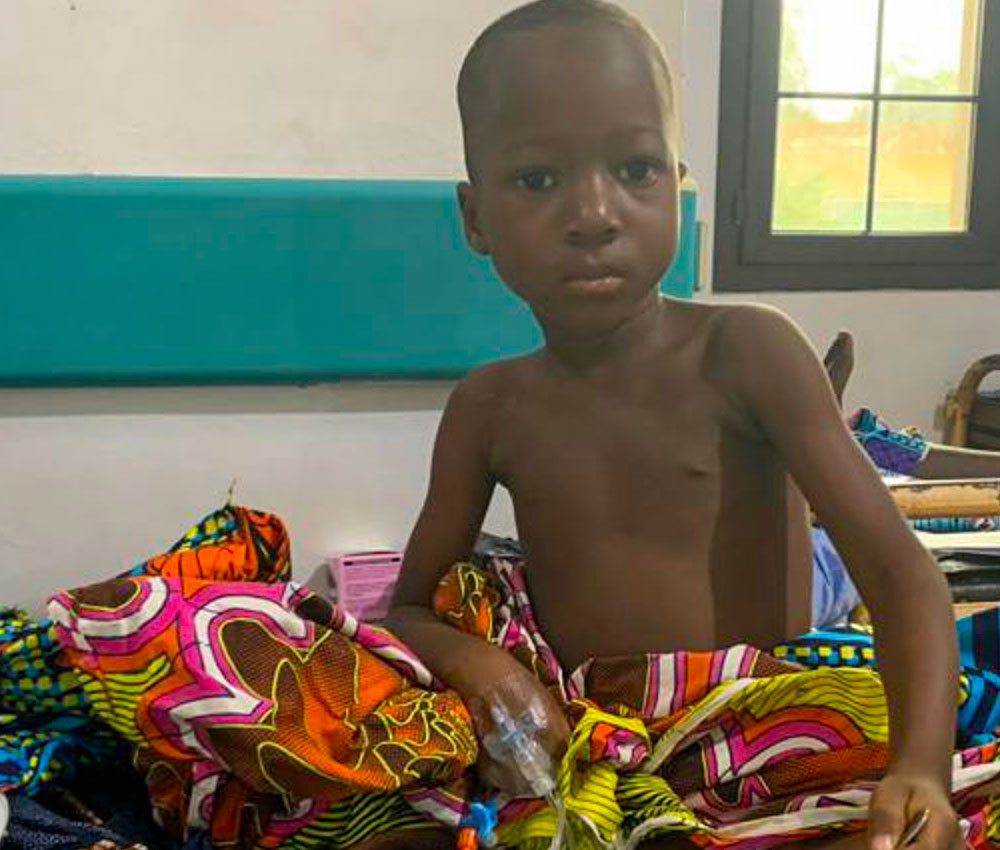 Kossi, young Beninese operated on a hernia