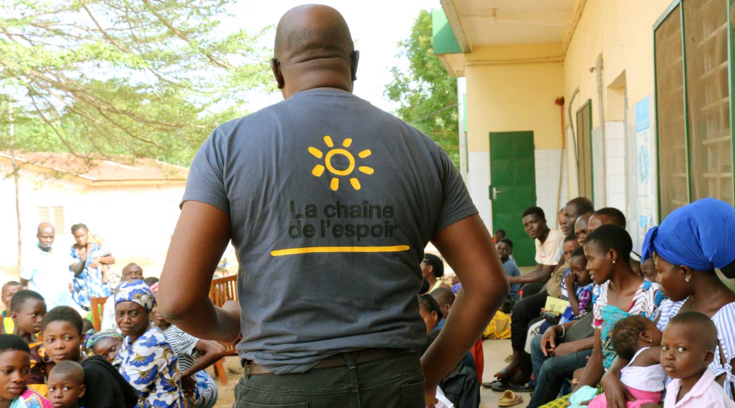 Un père avec sa fille à l'IMFE de Kaboul