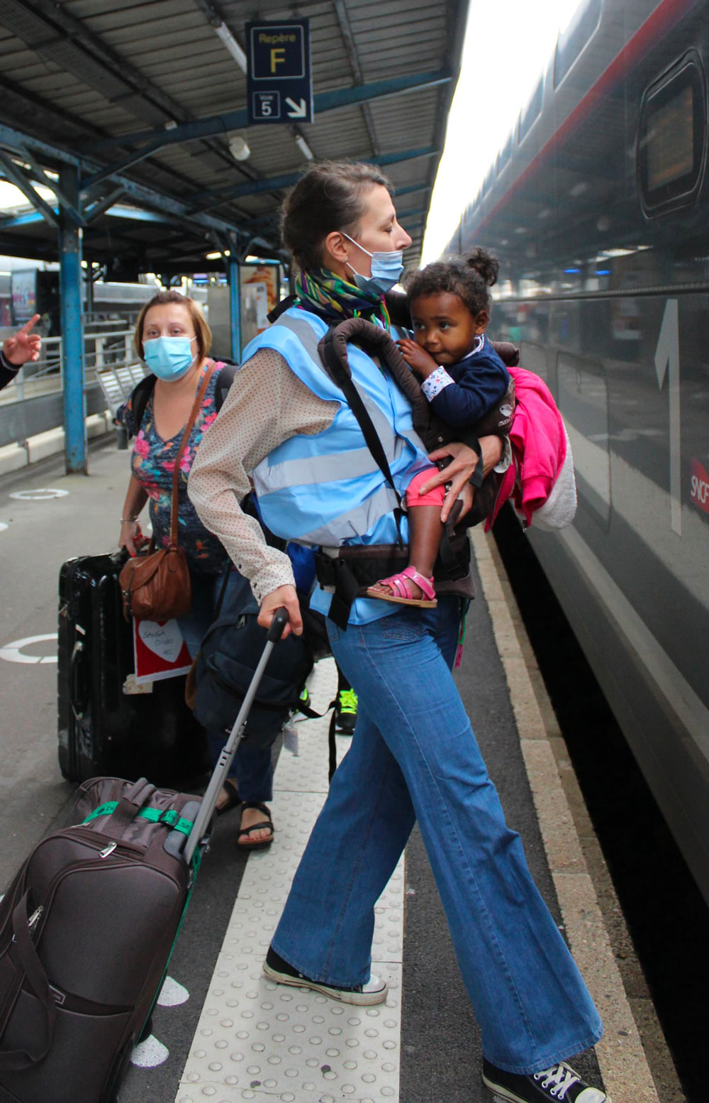 Medical transfer of a sick child in France