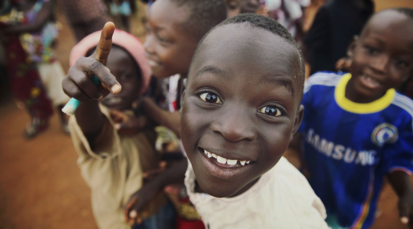 Un père avec son enfant à l'IMFE de Kaboul