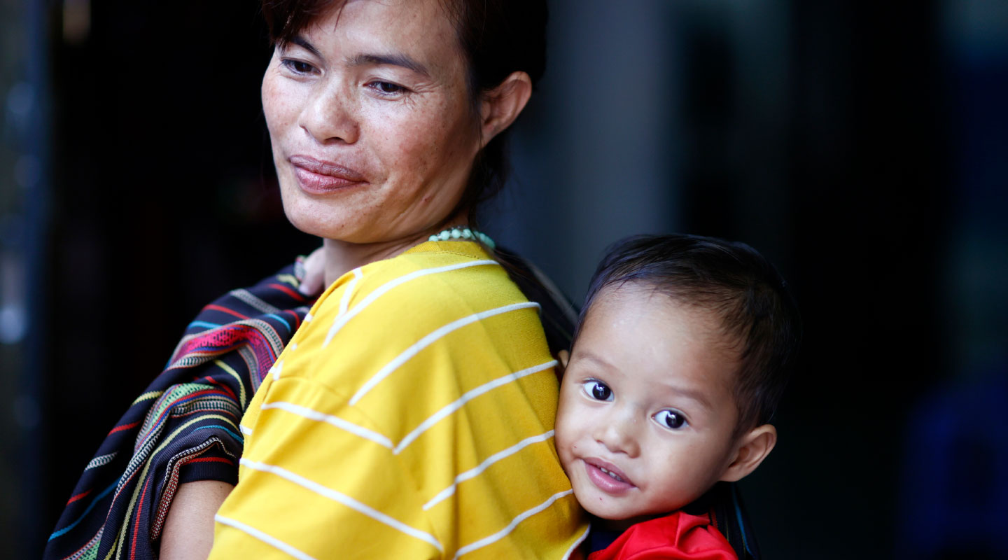 Une mère avec sa fille à l'IMFE de Kaboul